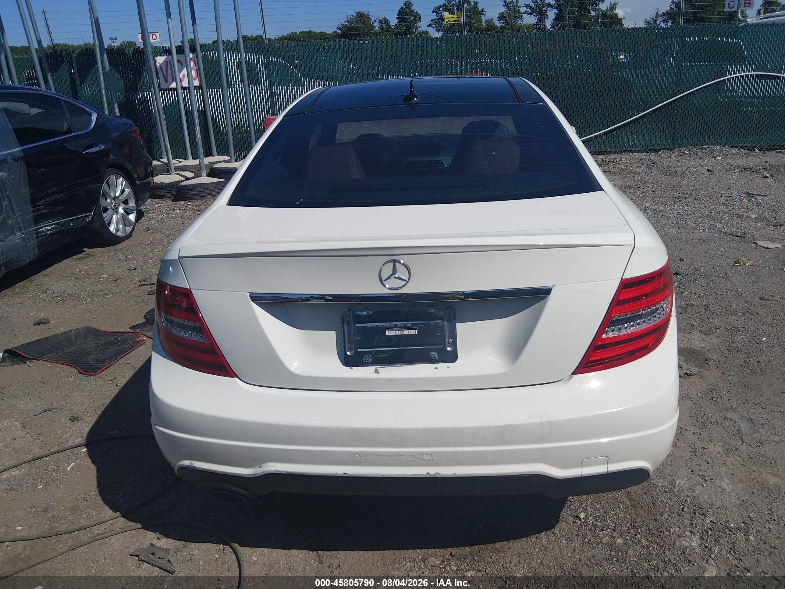 2012 Mercedes-benz C 250   White vin: WDDGJ4HB7CF905898
