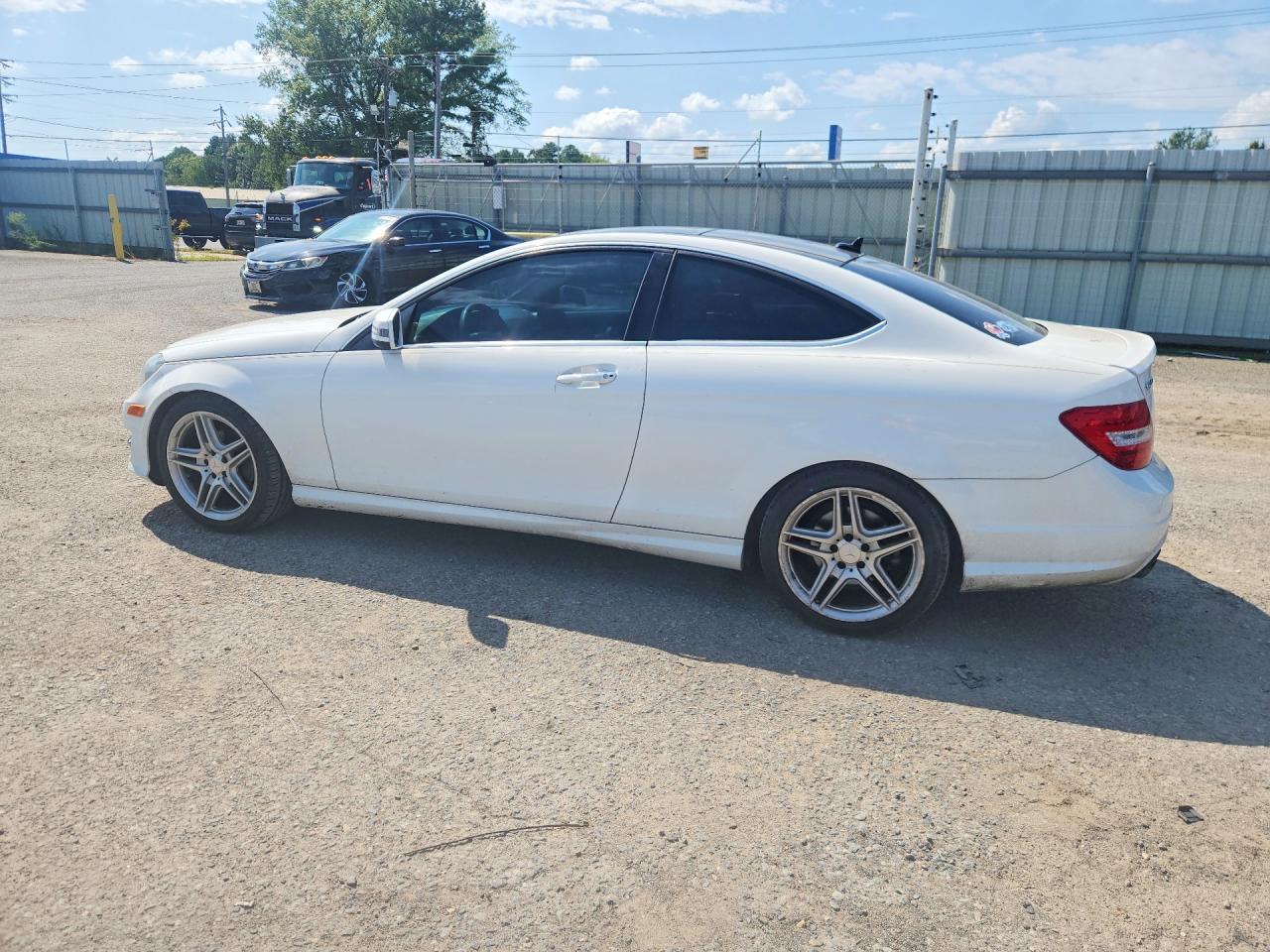 2013 Mercedes-benz C 250 White vin: WDDGJ4HB7DG052513
