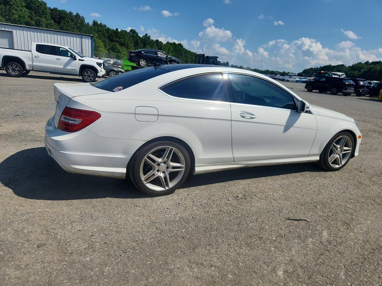 2013 Mercedes-benz C 250 White vin: WDDGJ4HB7DG052513