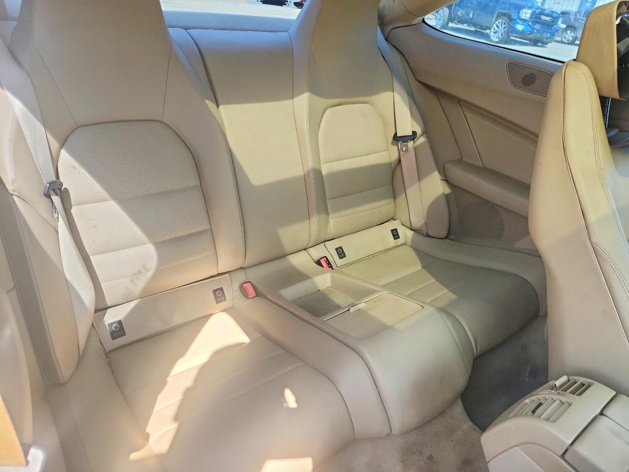 2013 Mercedes-benz C 250 White vin: WDDGJ4HB7DG052513