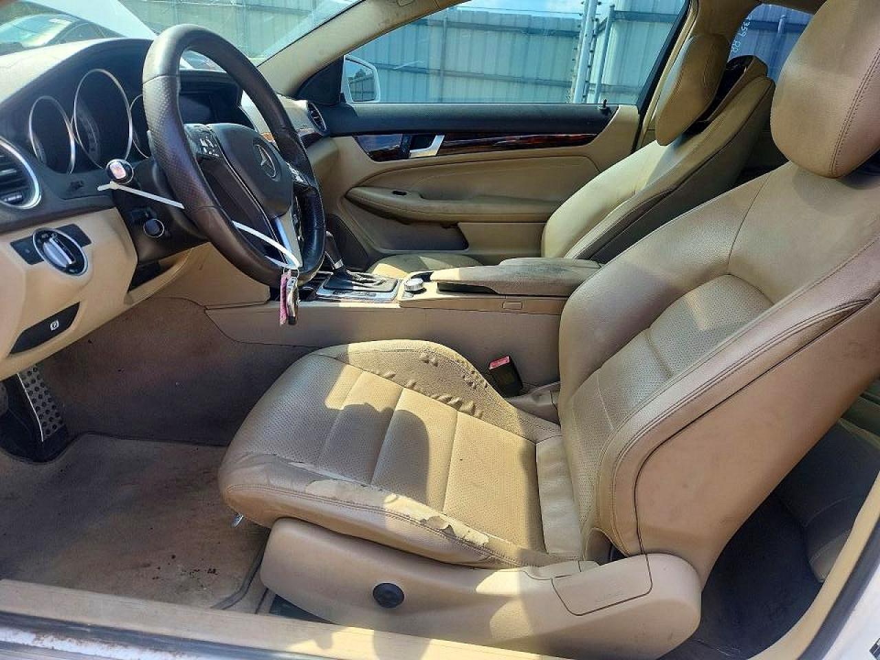 2013 Mercedes-benz C 250 White vin: WDDGJ4HB7DG052513