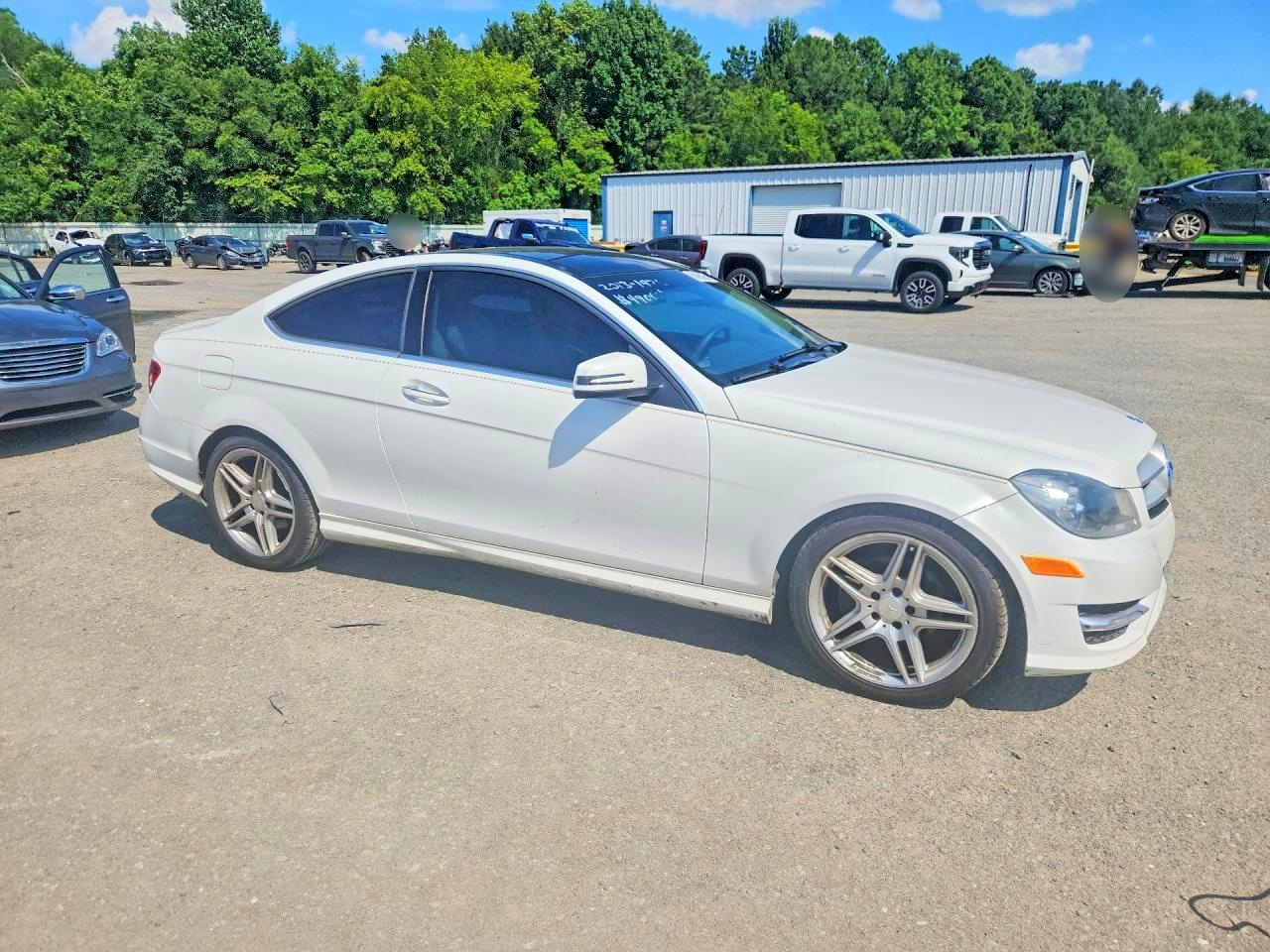 2013 Mercedes-benz C 250 White vin: WDDGJ4HB7DG052513