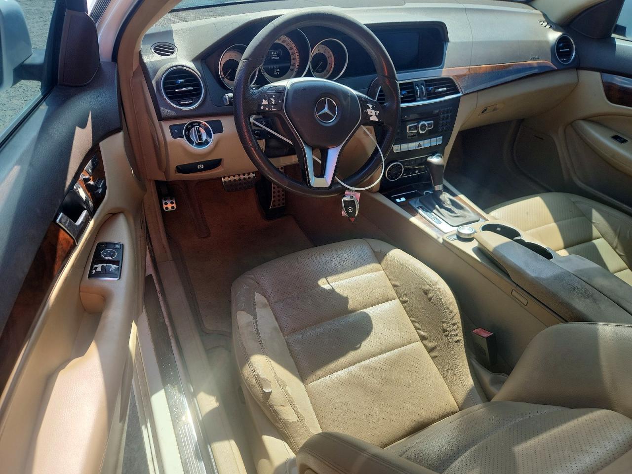 2013 Mercedes-benz C 250 White vin: WDDGJ4HB7DG052513