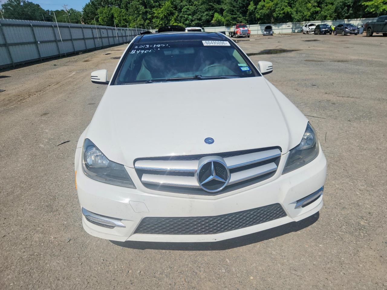 2013 Mercedes-benz C 250 White vin: WDDGJ4HB7DG052513