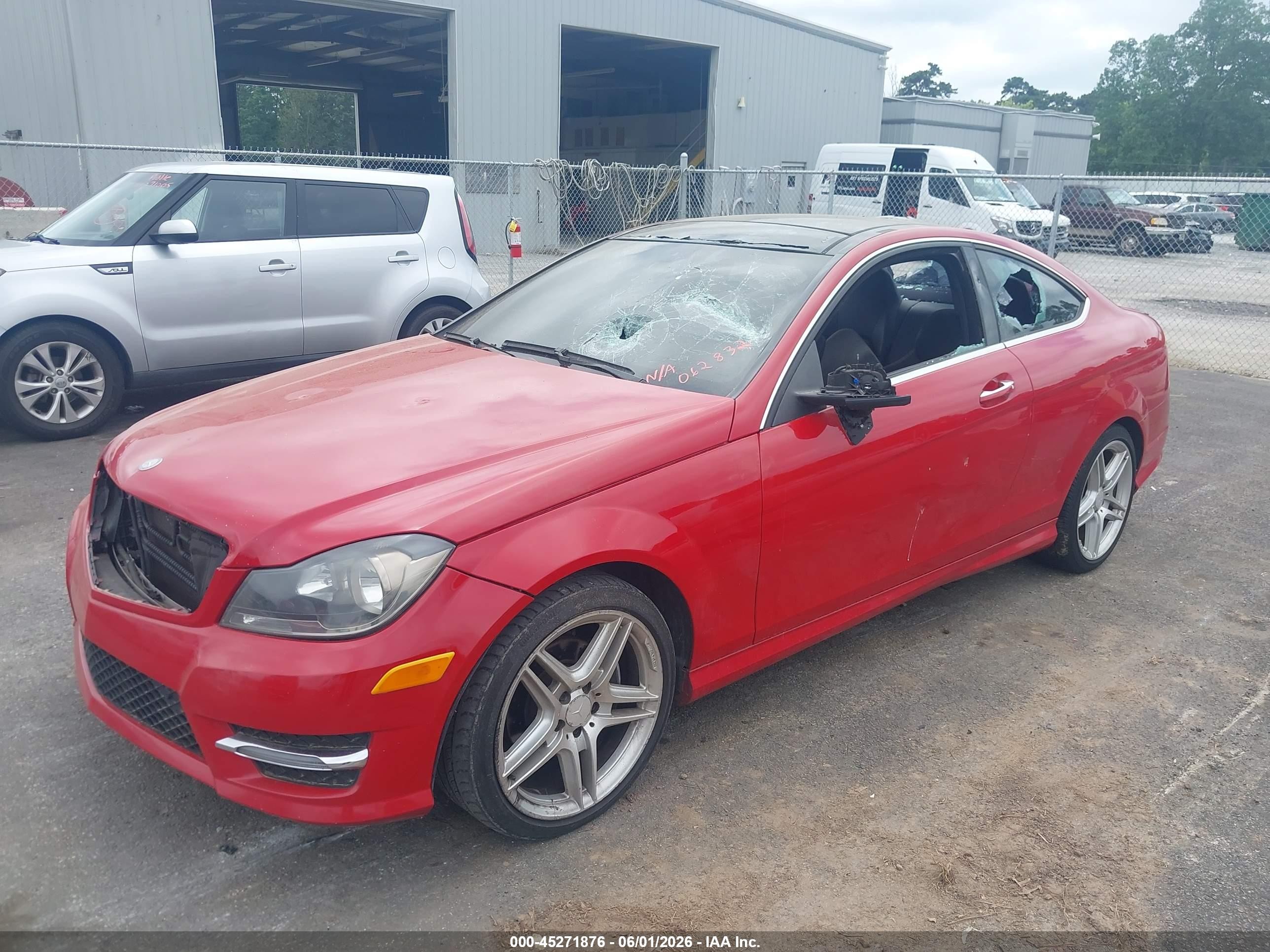 2013 Mercedes-benz C 250   Red vin: WDDGJ4HB7DG062832