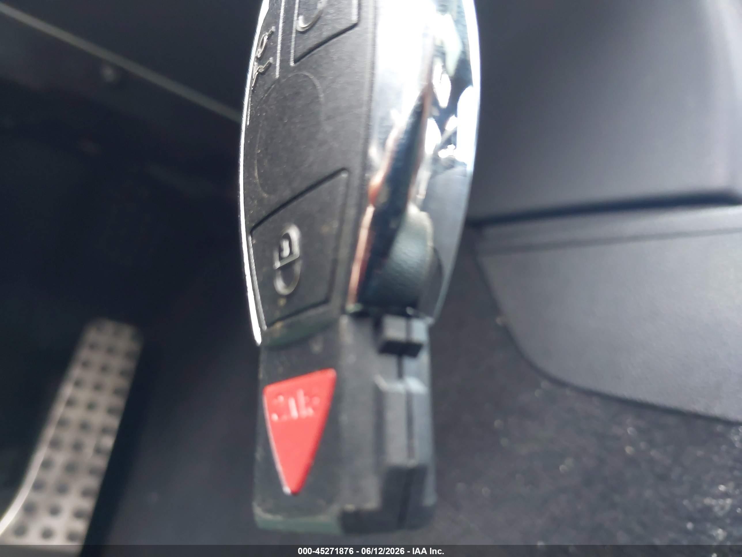 2013 Mercedes-benz C 250   Red vin: WDDGJ4HB7DG062832