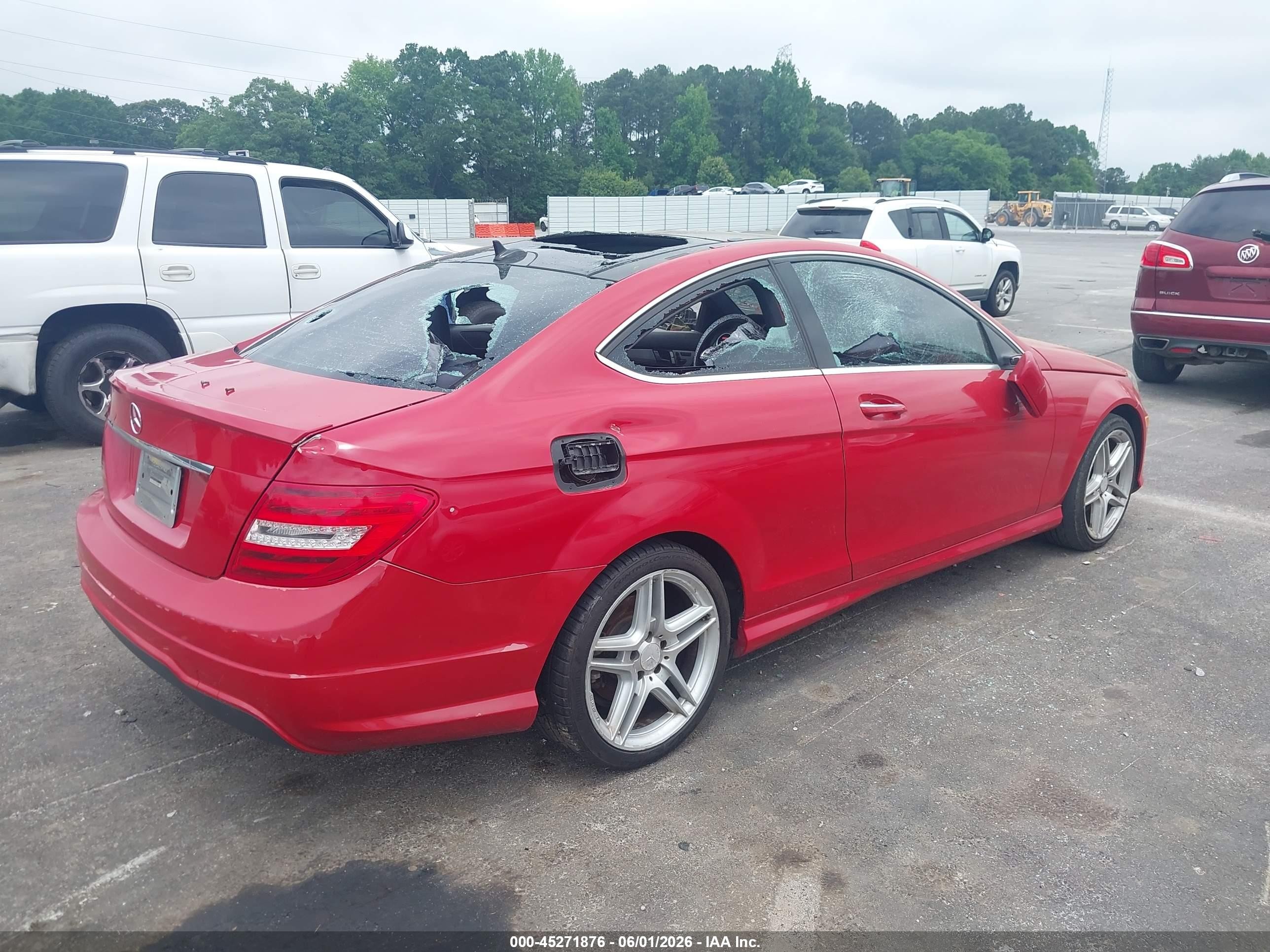 2013 Mercedes-benz C 250   Red vin: WDDGJ4HB7DG062832
