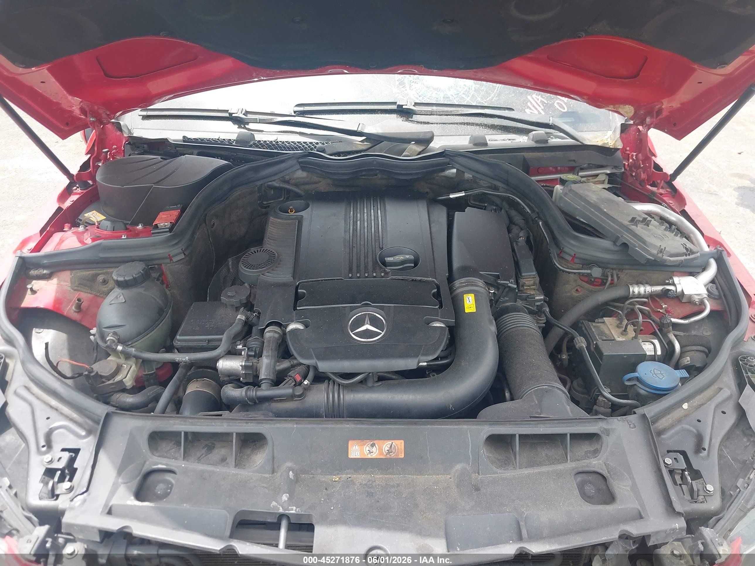 2013 Mercedes-benz C 250   Red vin: WDDGJ4HB7DG062832