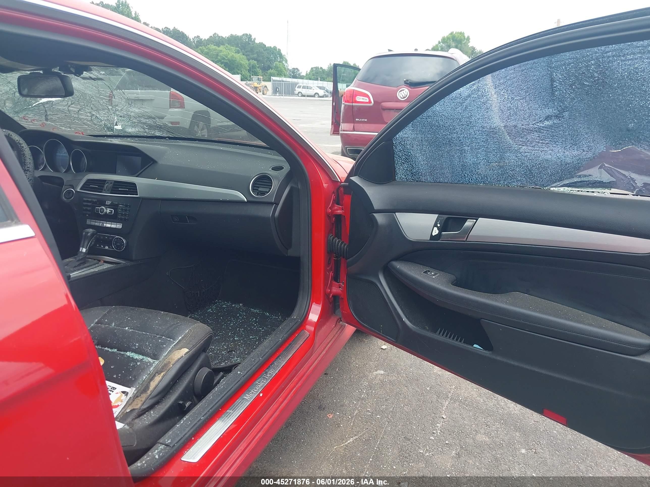 2013 Mercedes-benz C 250   Red vin: WDDGJ4HB7DG062832