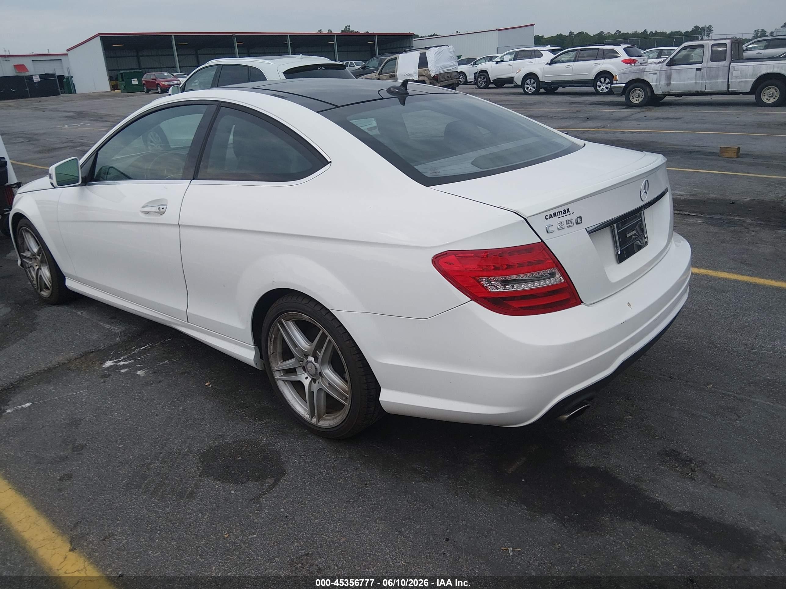 2014 Mercedes-benz C 250   White vin: WDDGJ4HB7EG255371