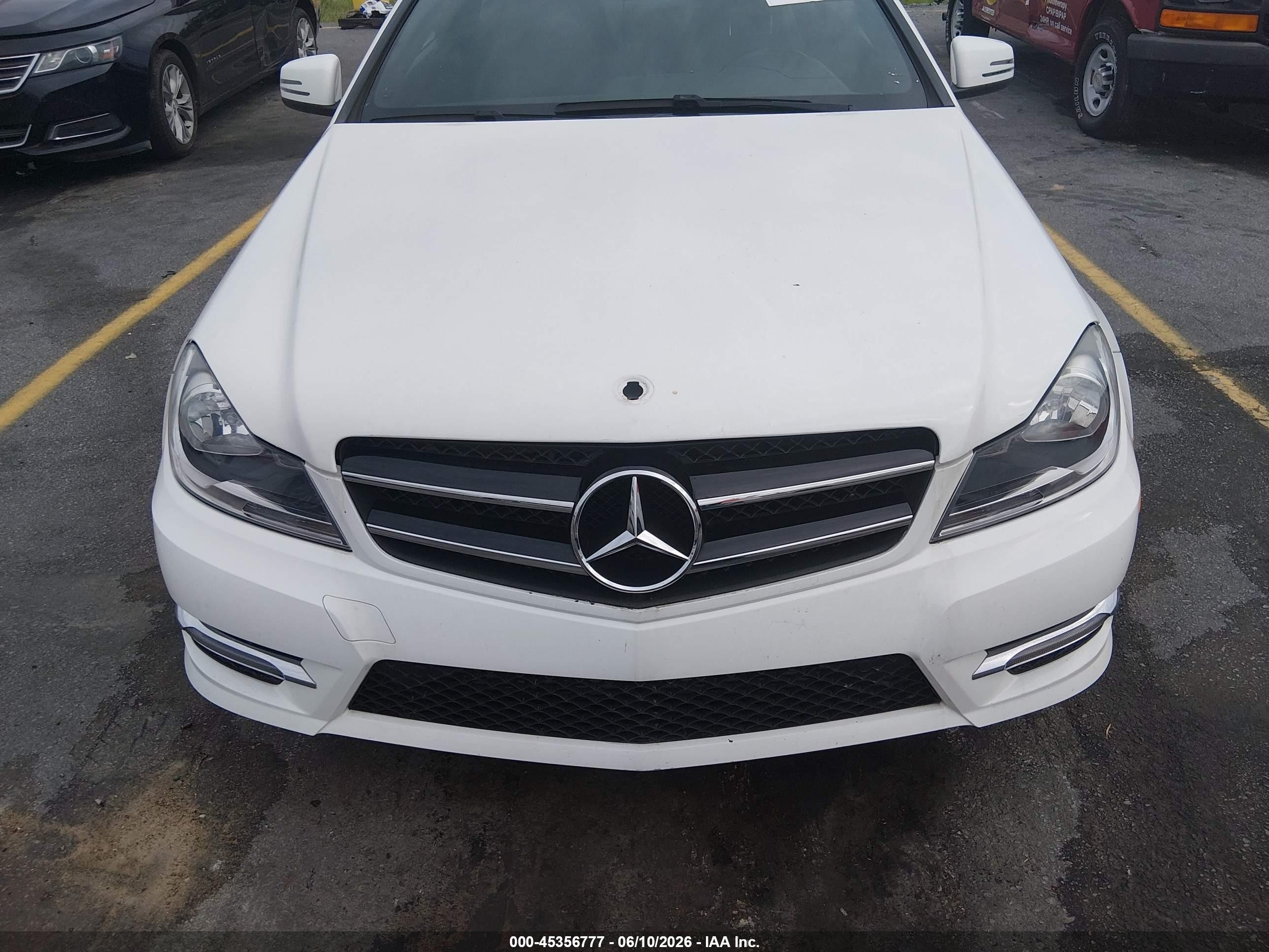 2014 Mercedes-benz C 250   White vin: WDDGJ4HB7EG255371