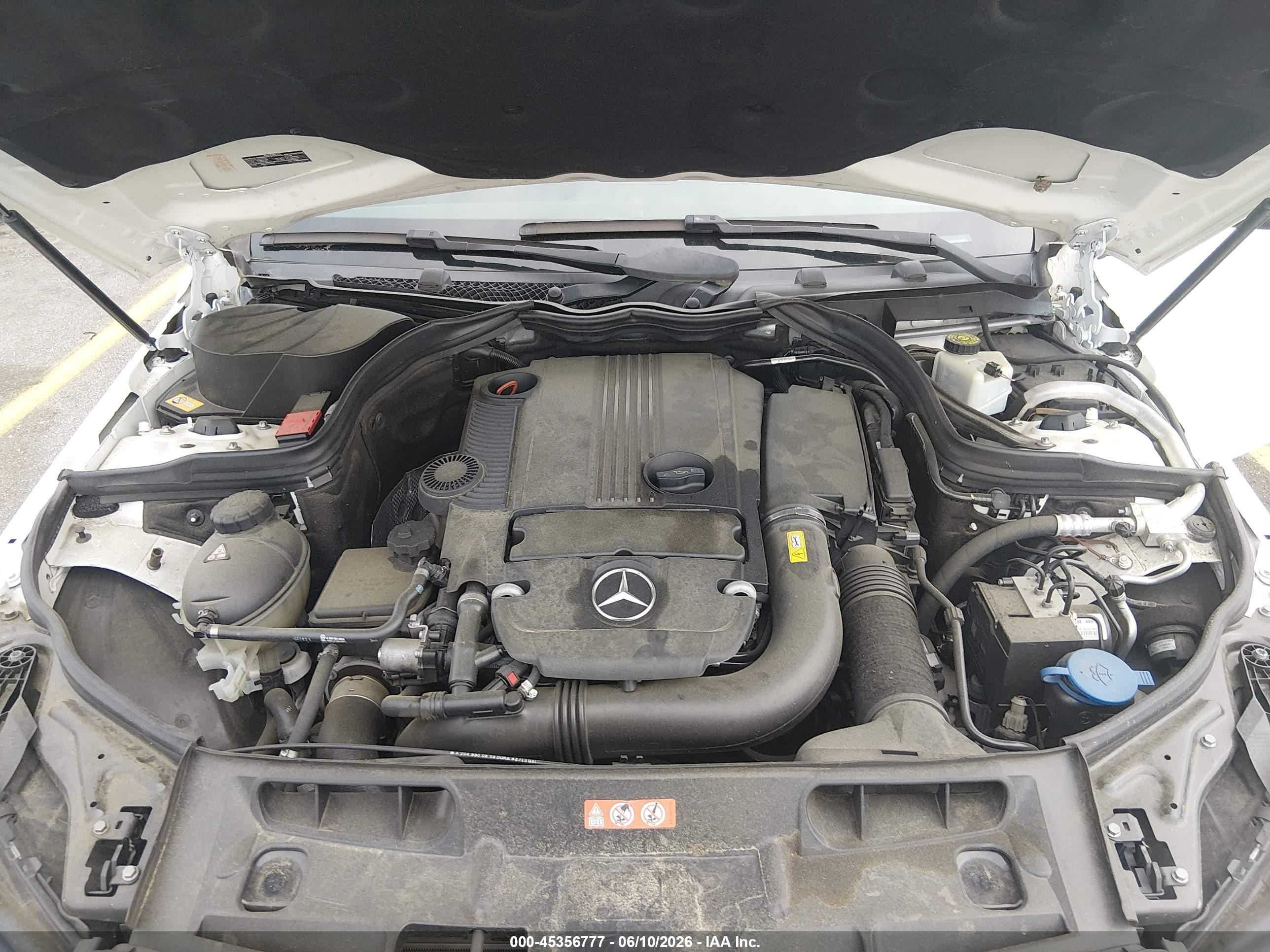 2014 Mercedes-benz C 250   White vin: WDDGJ4HB7EG255371