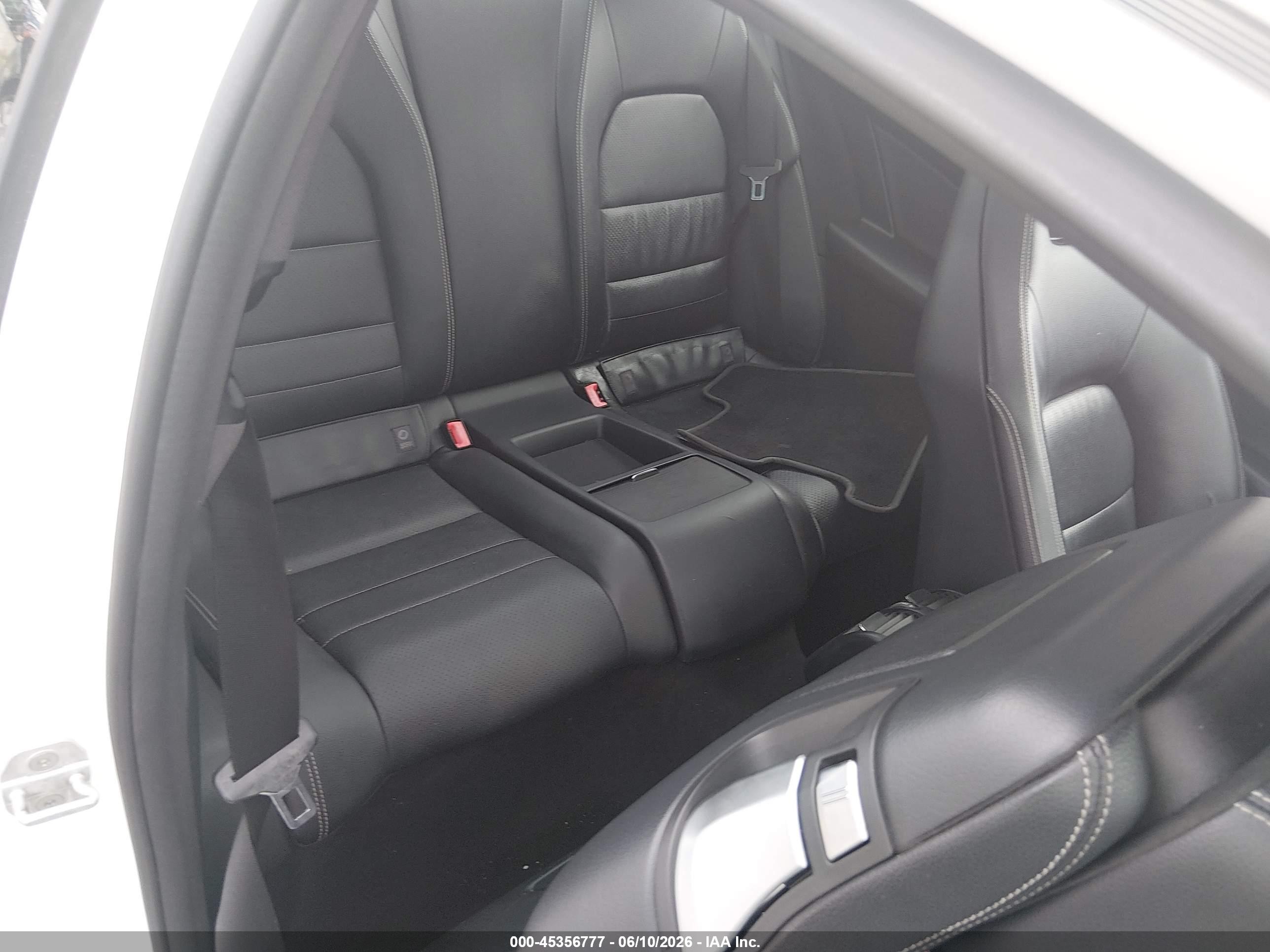 2014 Mercedes-benz C 250   White vin: WDDGJ4HB7EG255371