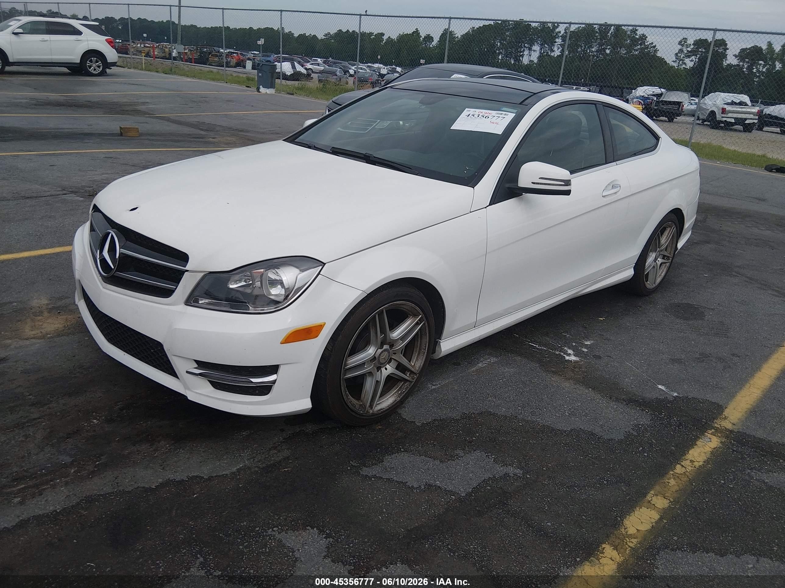 2014 Mercedes-benz C 250   White vin: WDDGJ4HB7EG255371