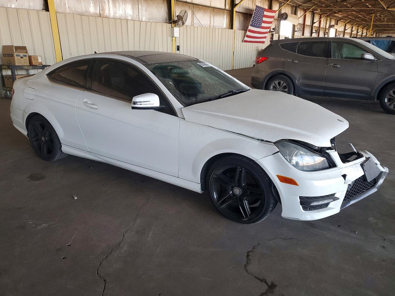 2014 Mercedes-benz C 250 Белый vin: WDDGJ4HB7EG272509