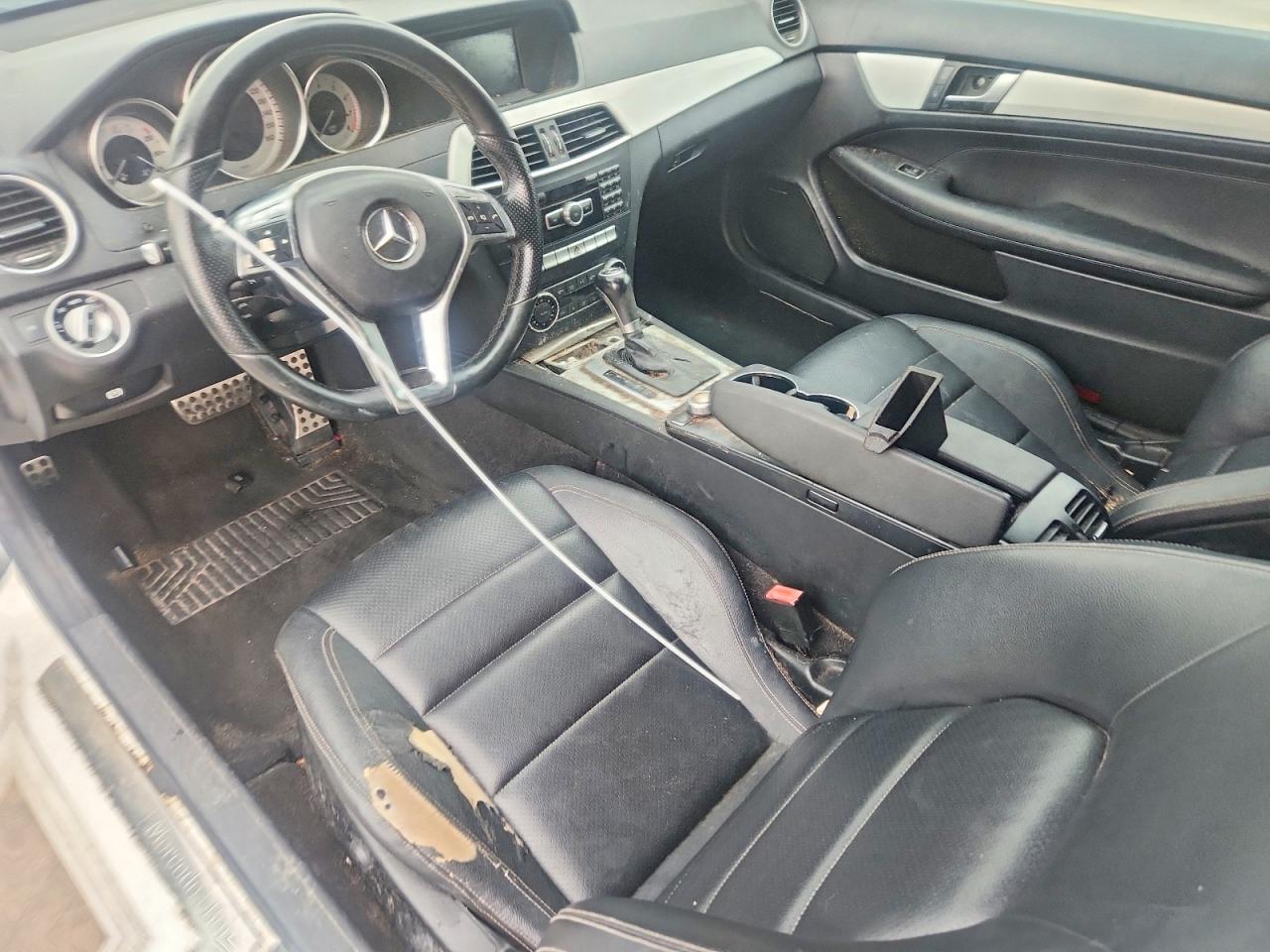 2015 Mercedes-benz C 250 Белый vin: WDDGJ4HB7FG368884