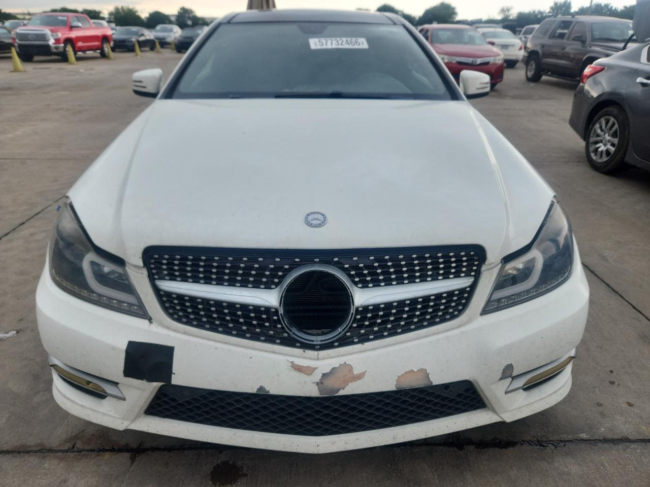 2015 Mercedes-benz C 250 Белый vin: WDDGJ4HB7FG368884