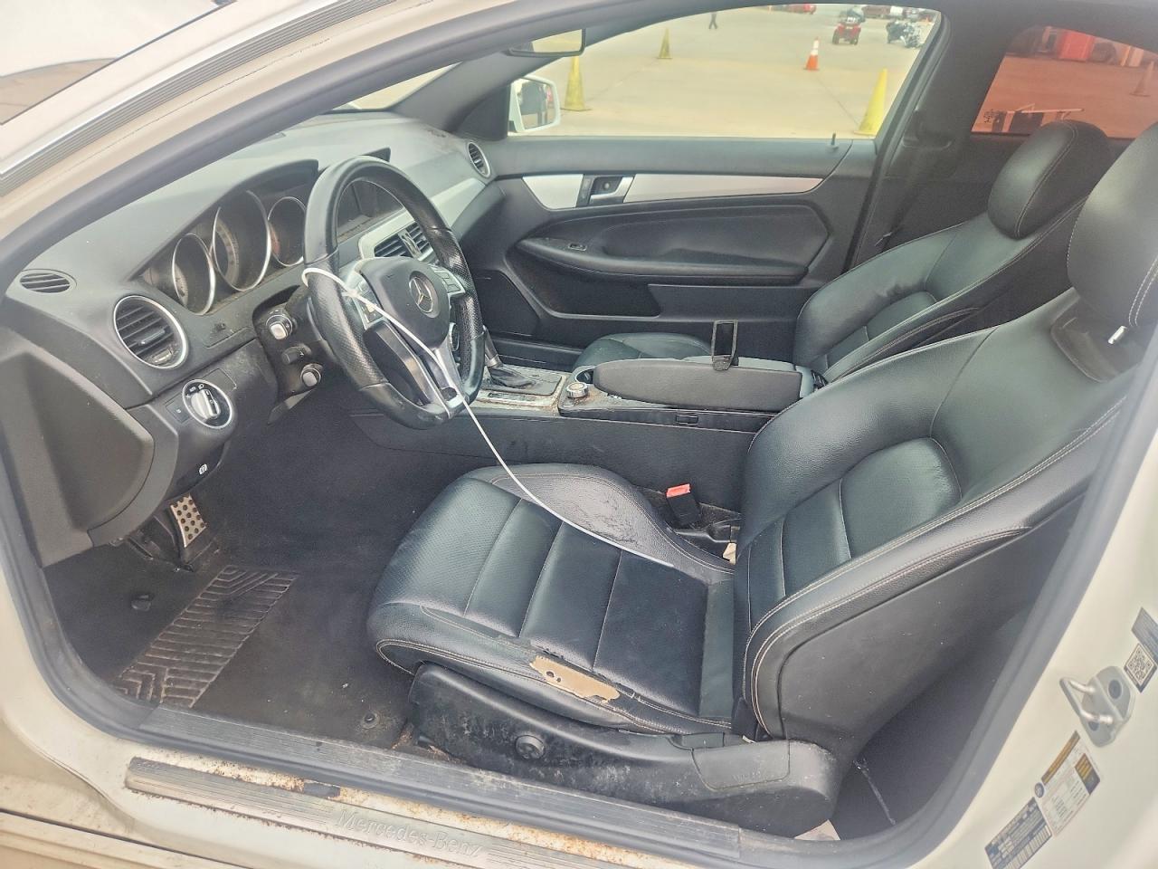 2015 Mercedes-benz C 250 Белый vin: WDDGJ4HB7FG368884