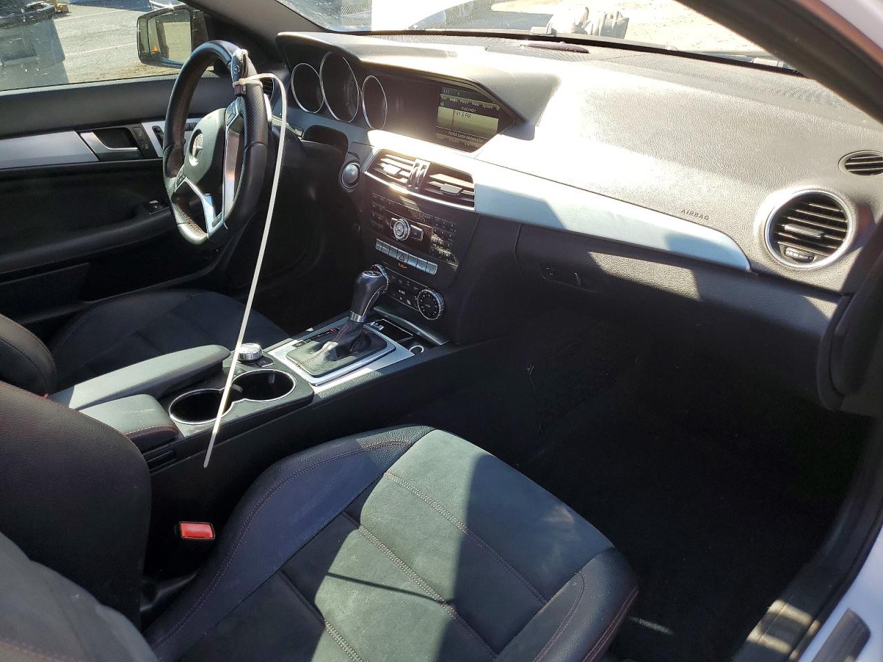 2015 Mercedes-benz C 250 White vin: WDDGJ4HB7FG389458