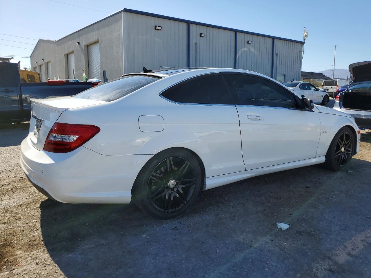 2015 Mercedes-benz C 250 White vin: WDDGJ4HB7FG389458