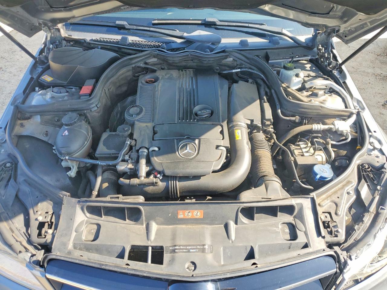 2015 Mercedes-benz C 250 Серый vin: WDDGJ4HB7FG402208