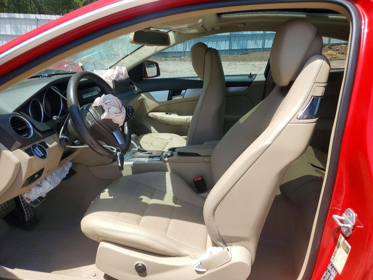 2012 Mercedes-benz C 250 Red vin: WDDGJ4HB8CF774349