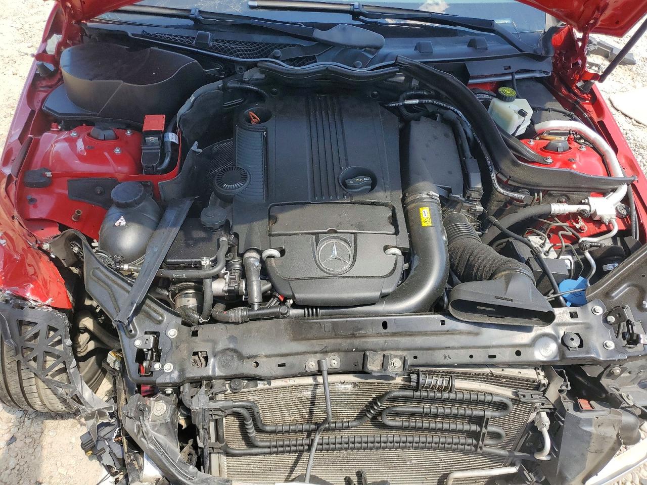 2012 Mercedes-benz C 250 Red vin: WDDGJ4HB8CF774349