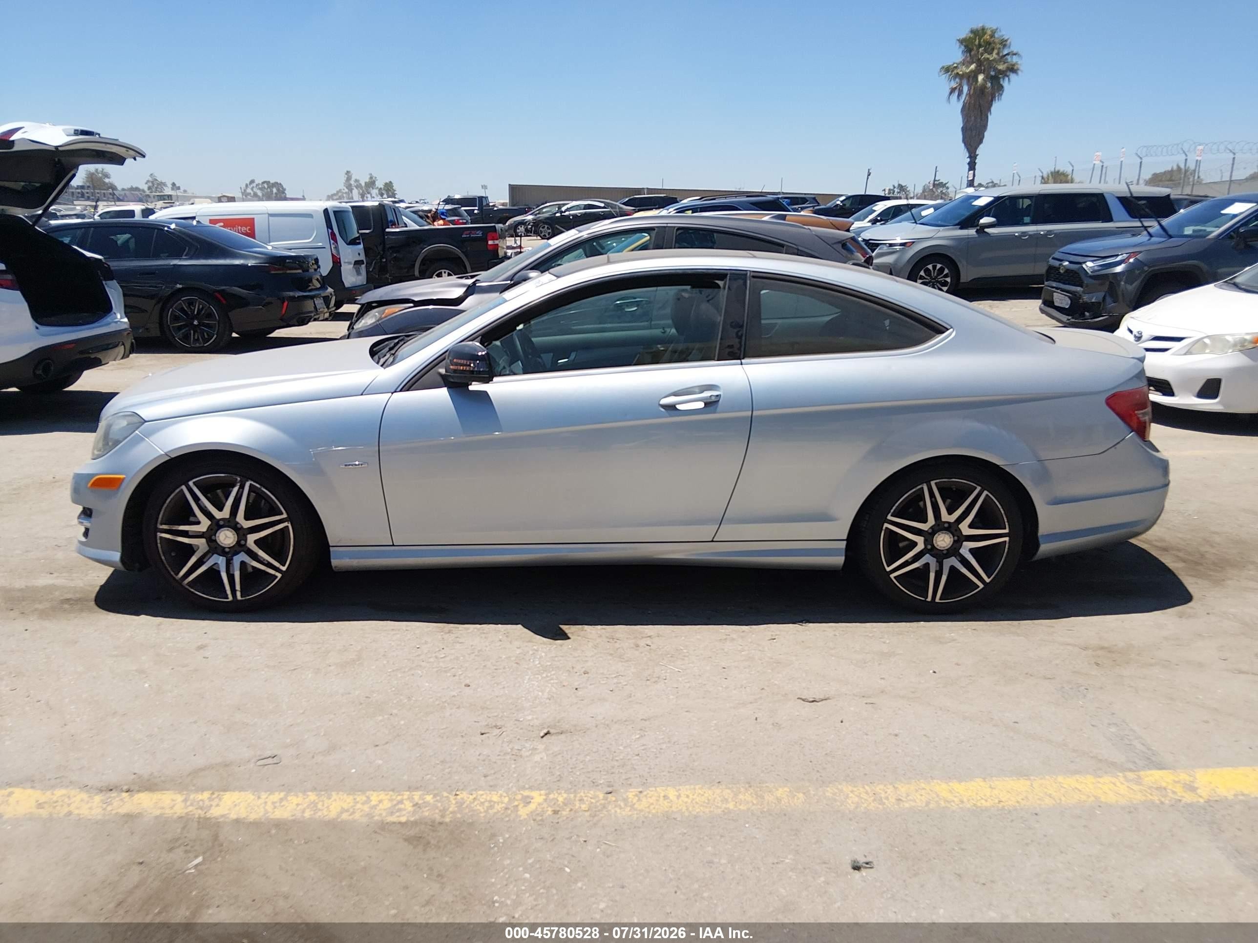 2013 Mercedes-benz C 250   Silver vin: WDDGJ4HB8DG033968