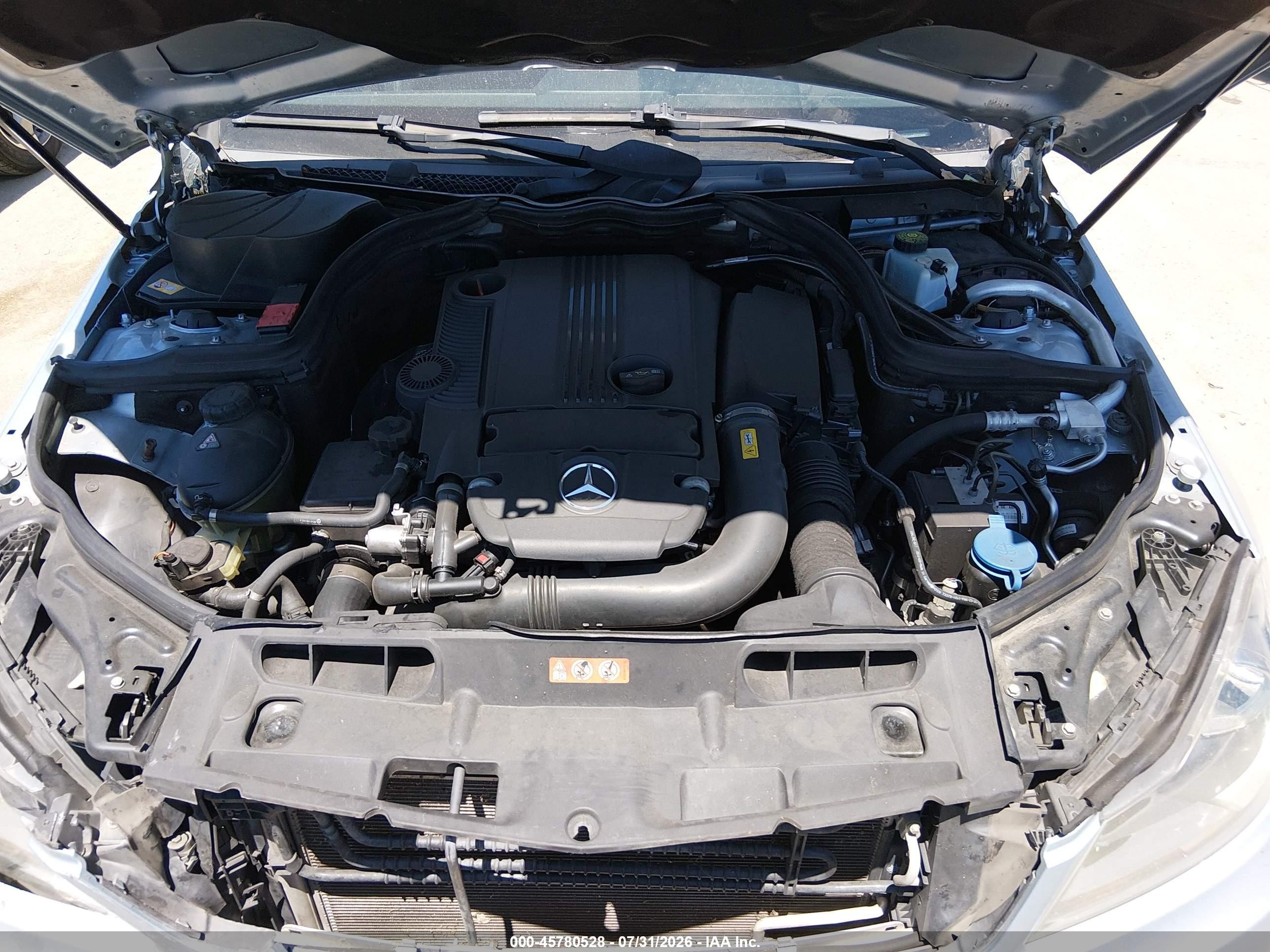 2013 Mercedes-benz C 250   Silver vin: WDDGJ4HB8DG033968
