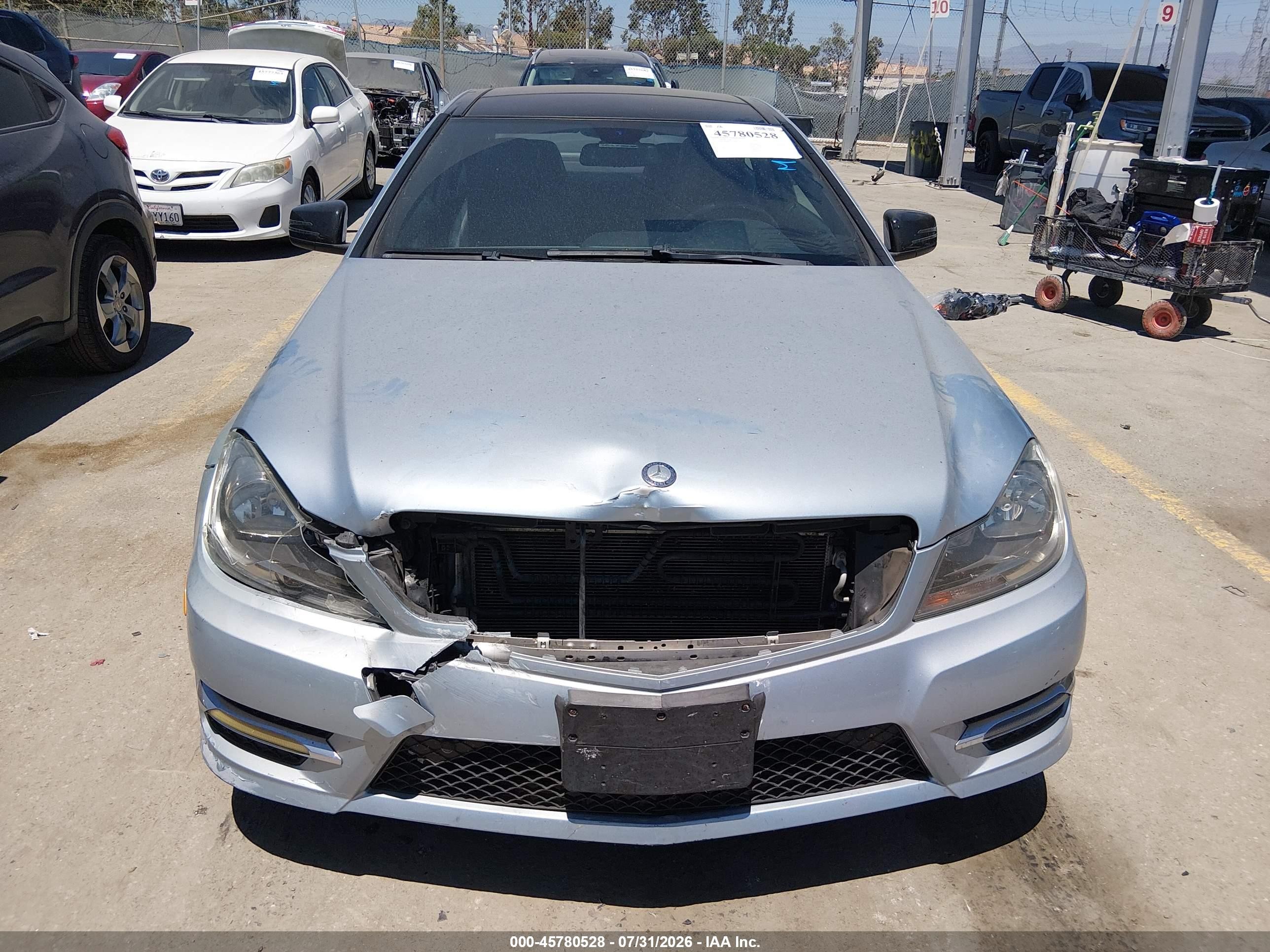 2013 Mercedes-benz C 250   Silver vin: WDDGJ4HB8DG033968