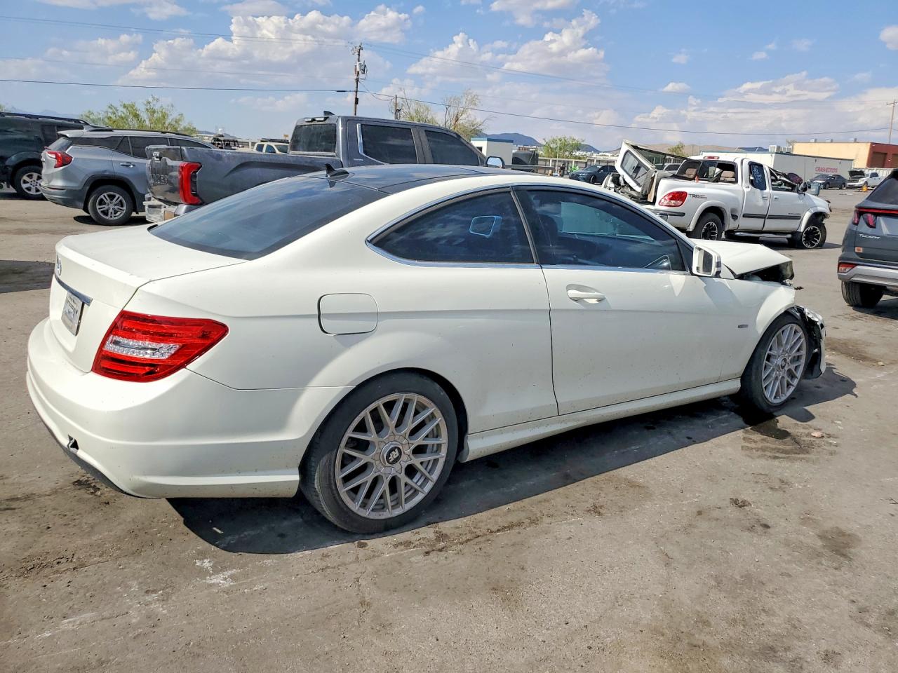 2012 Mercedes-benz C 250 Белый vin: WDDGJ4HB9CF801106