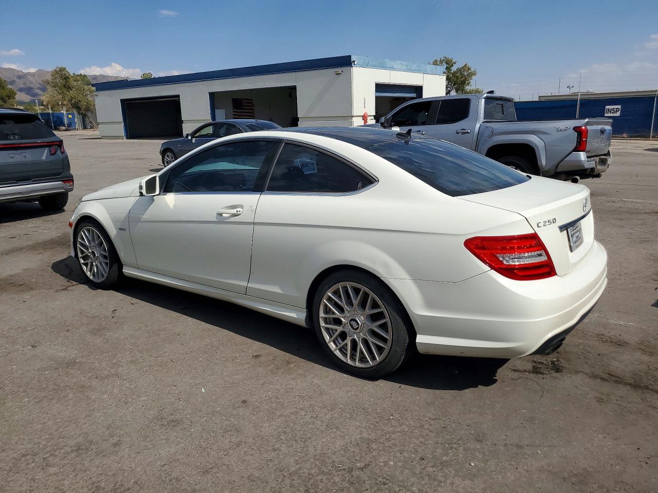 2012 Mercedes-benz C 250 Белый vin: WDDGJ4HB9CF801106