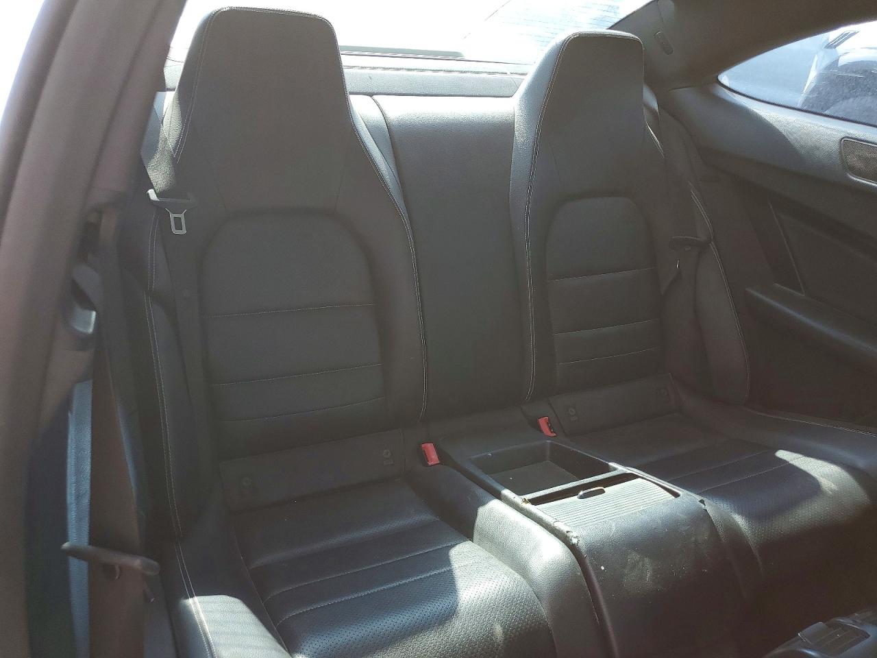 2012 Mercedes-benz C 250 Белый vin: WDDGJ4HB9CF801106