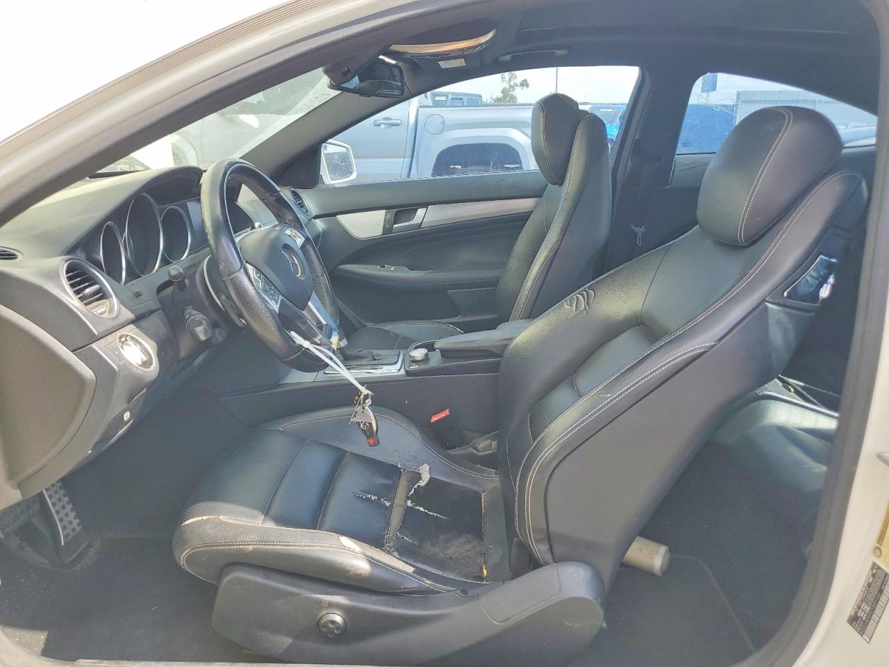 2012 Mercedes-benz C 250 Белый vin: WDDGJ4HB9CF801106
