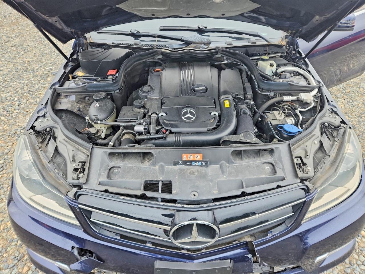 2013 Mercedes-benz C 250 Blue vin: WDDGJ4HB9DF945482