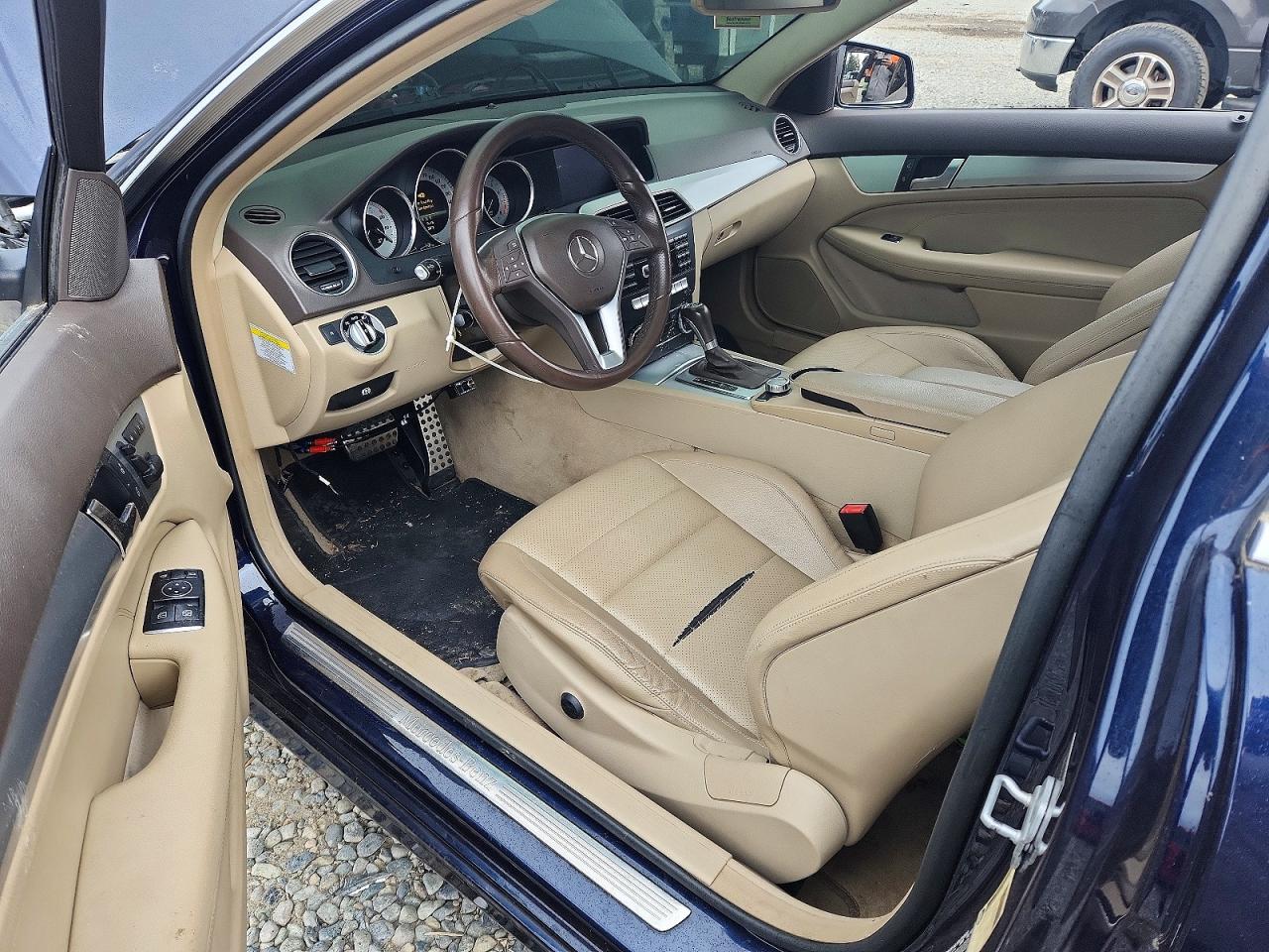 2013 Mercedes-benz C 250 Blue vin: WDDGJ4HB9DF945482