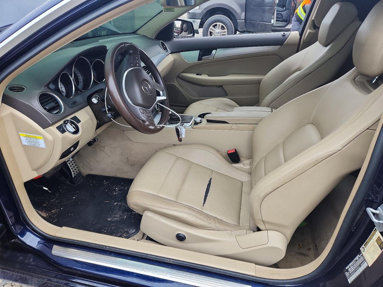 2013 Mercedes-benz C 250 Blue vin: WDDGJ4HB9DF945482
