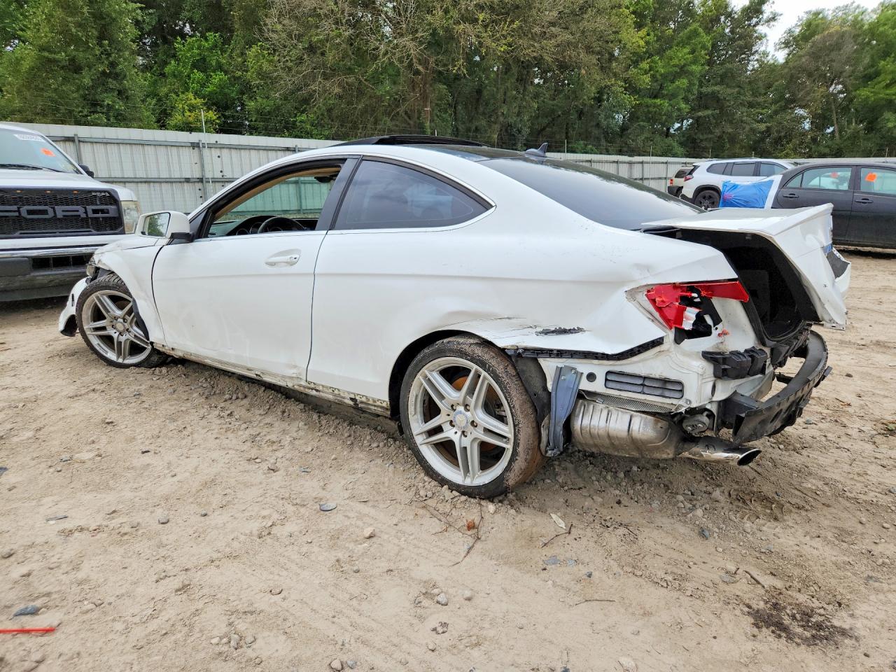 2013 Mercedes-benz C 250 Белый vin: WDDGJ4HB9DF979955