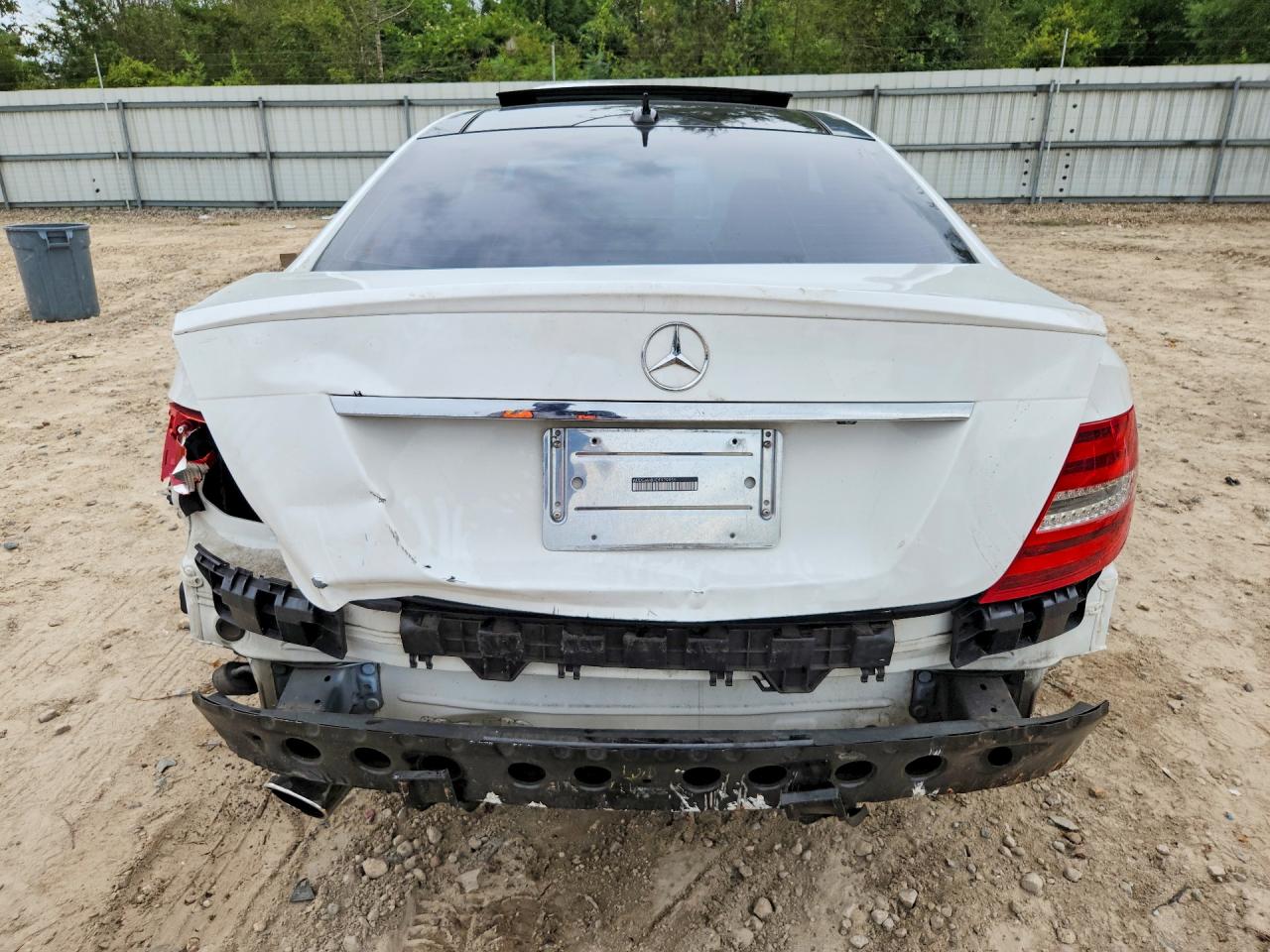 2013 Mercedes-benz C 250 Белый vin: WDDGJ4HB9DF979955