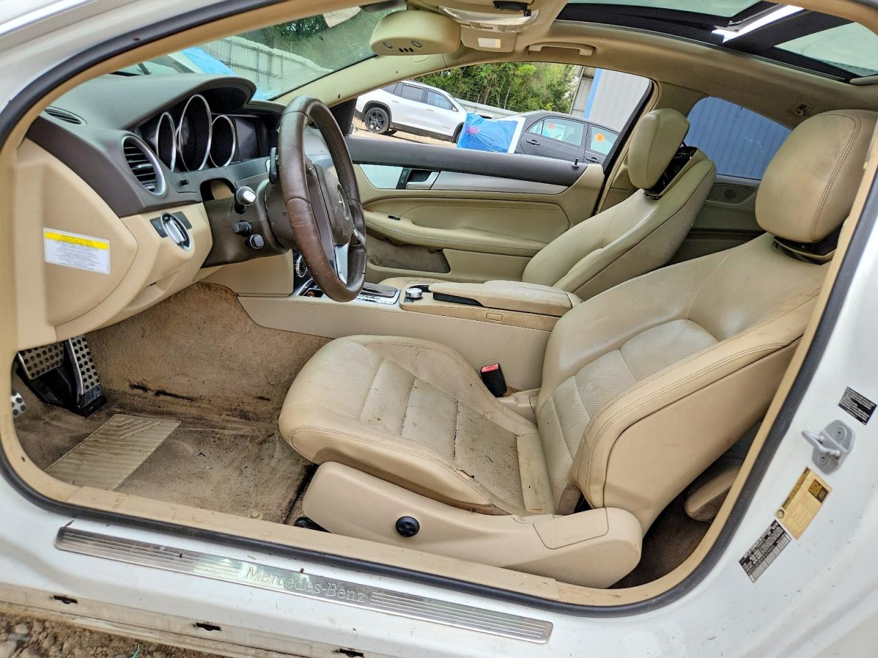 2013 Mercedes-benz C 250 Белый vin: WDDGJ4HB9DF979955