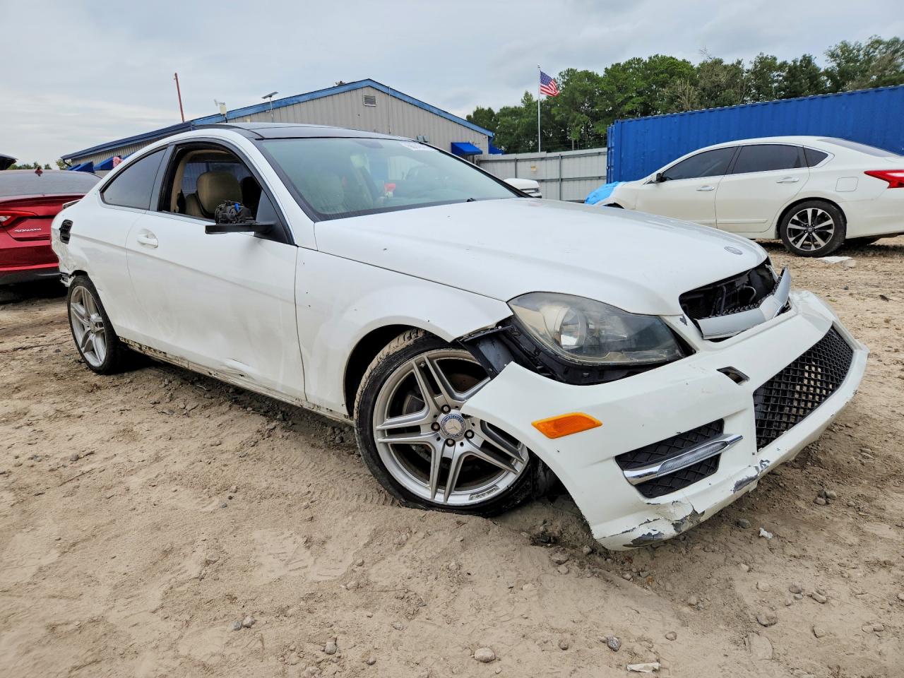 2013 Mercedes-benz C 250 Белый vin: WDDGJ4HB9DF979955