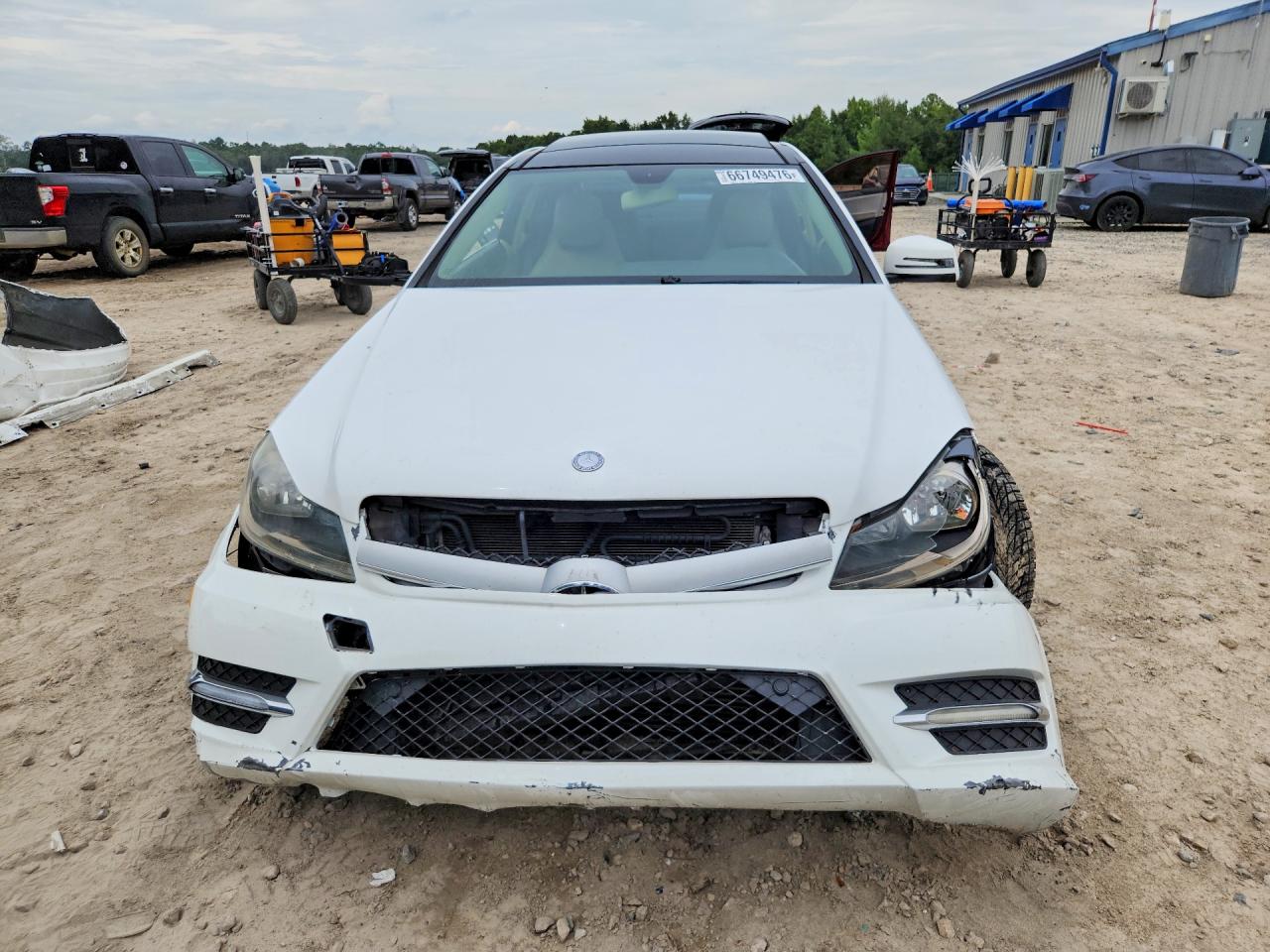2013 Mercedes-benz C 250 Белый vin: WDDGJ4HB9DF979955