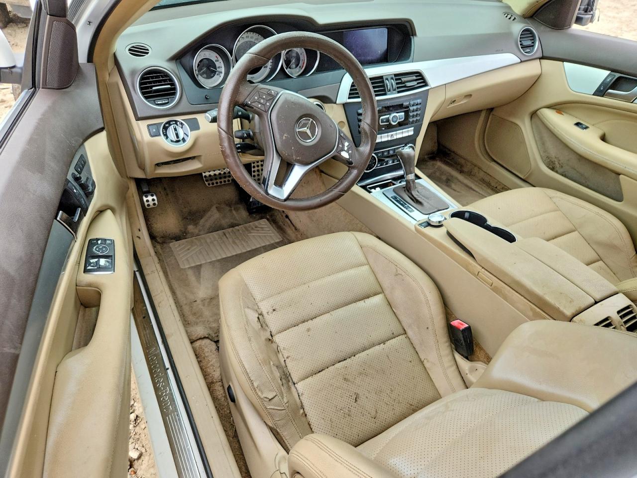 2013 Mercedes-benz C 250 Белый vin: WDDGJ4HB9DF979955