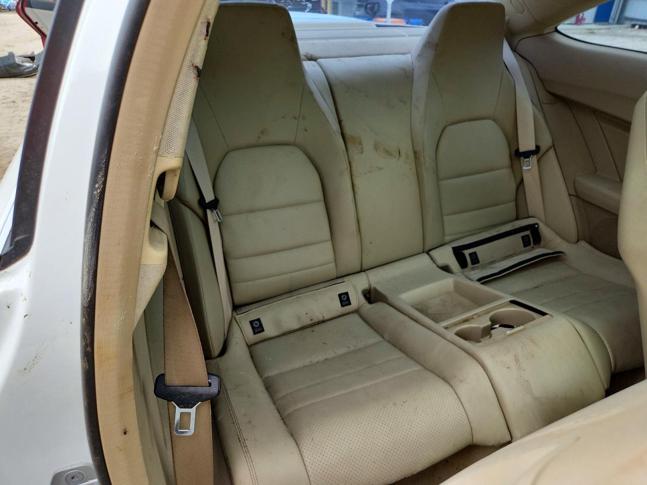2013 Mercedes-benz C 250 Белый vin: WDDGJ4HB9DF979955