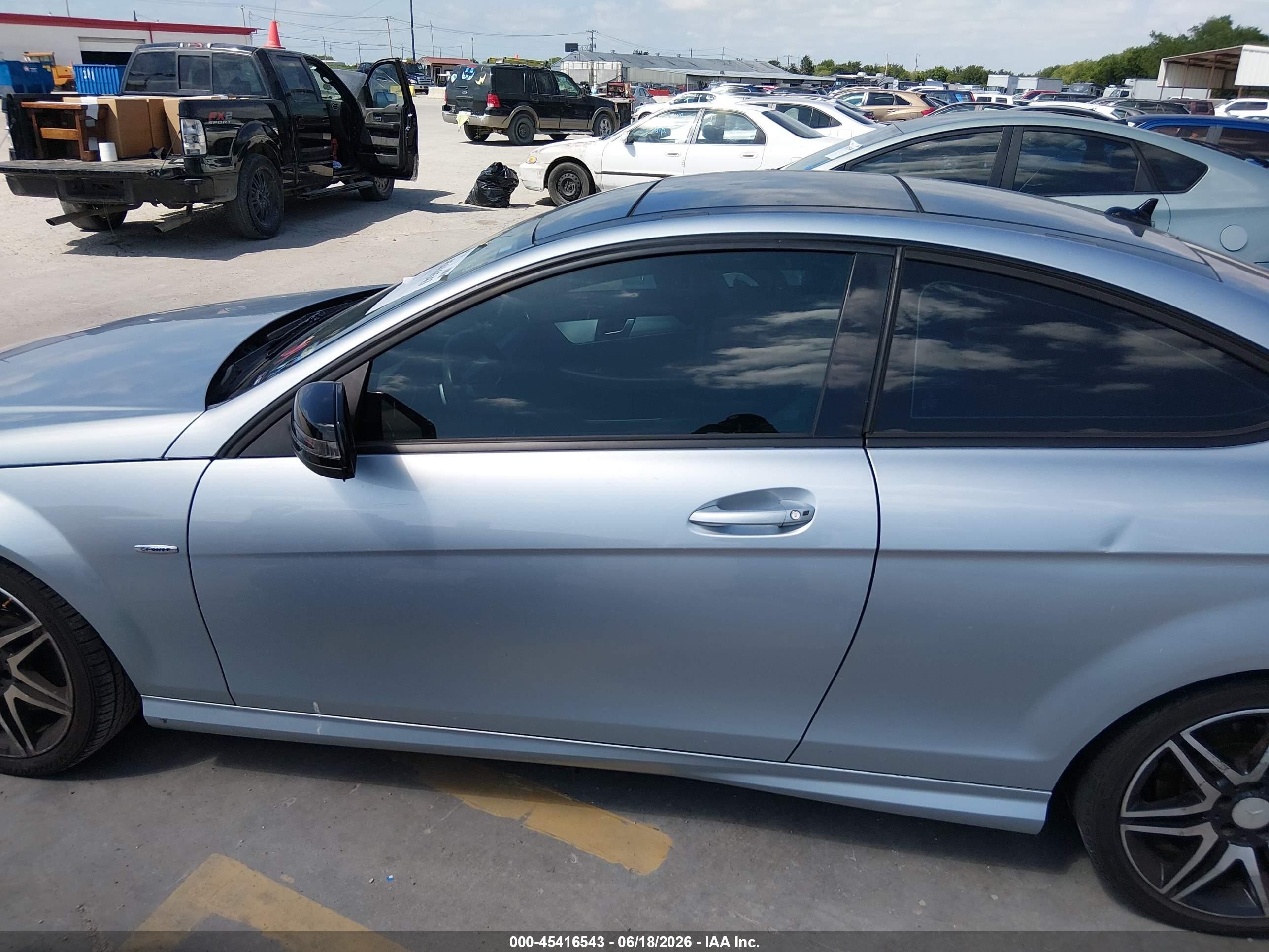 2013 Mercedes-benz C 250   Blue vin: WDDGJ4HB9DG030562