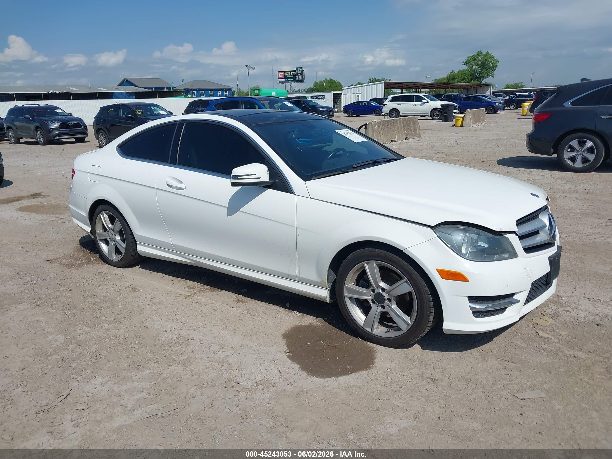 2013 Mercedes-benz C 250   White vin: WDDGJ4HB9DG061679