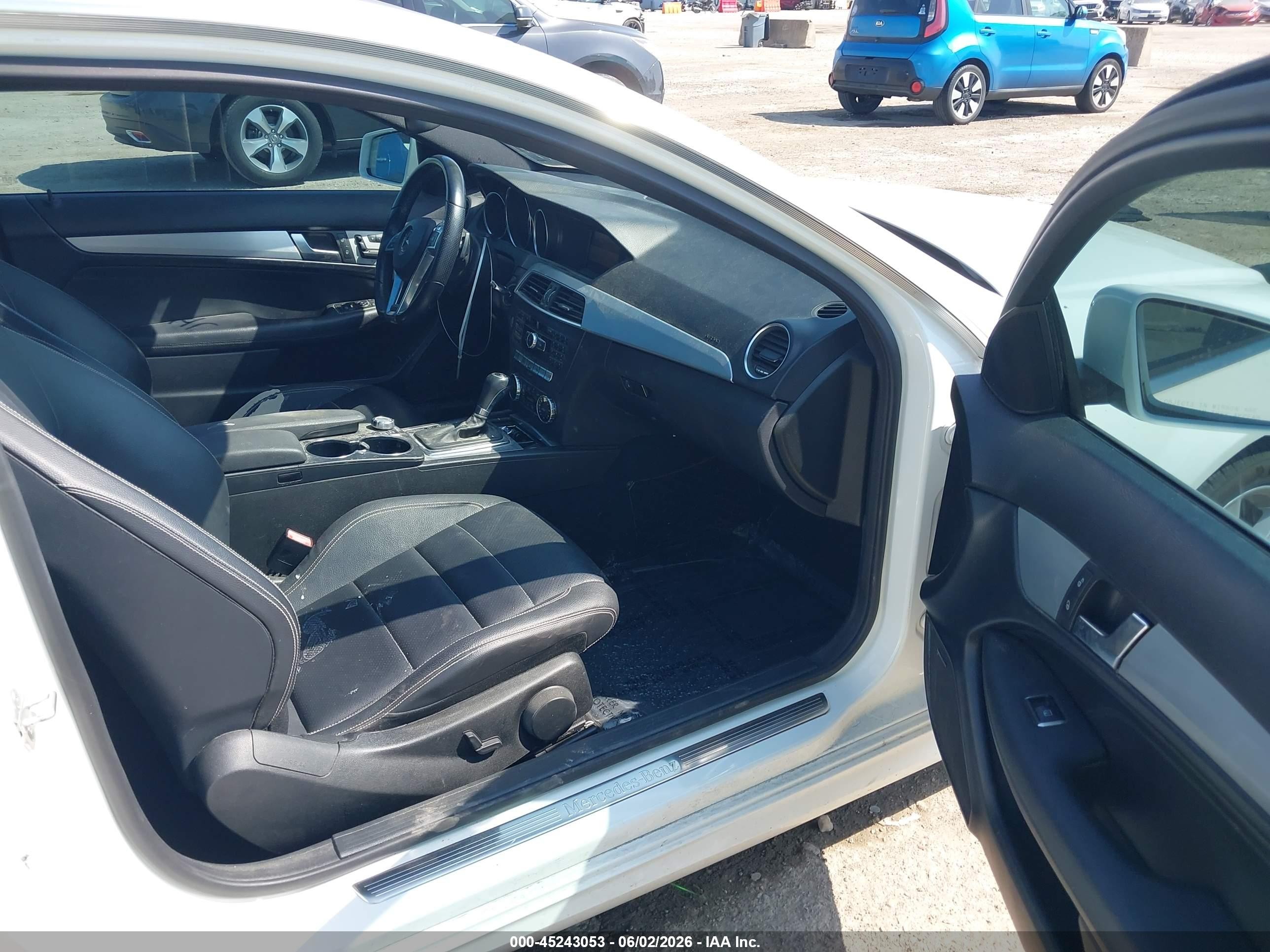 2013 Mercedes-benz C 250   White vin: WDDGJ4HB9DG061679