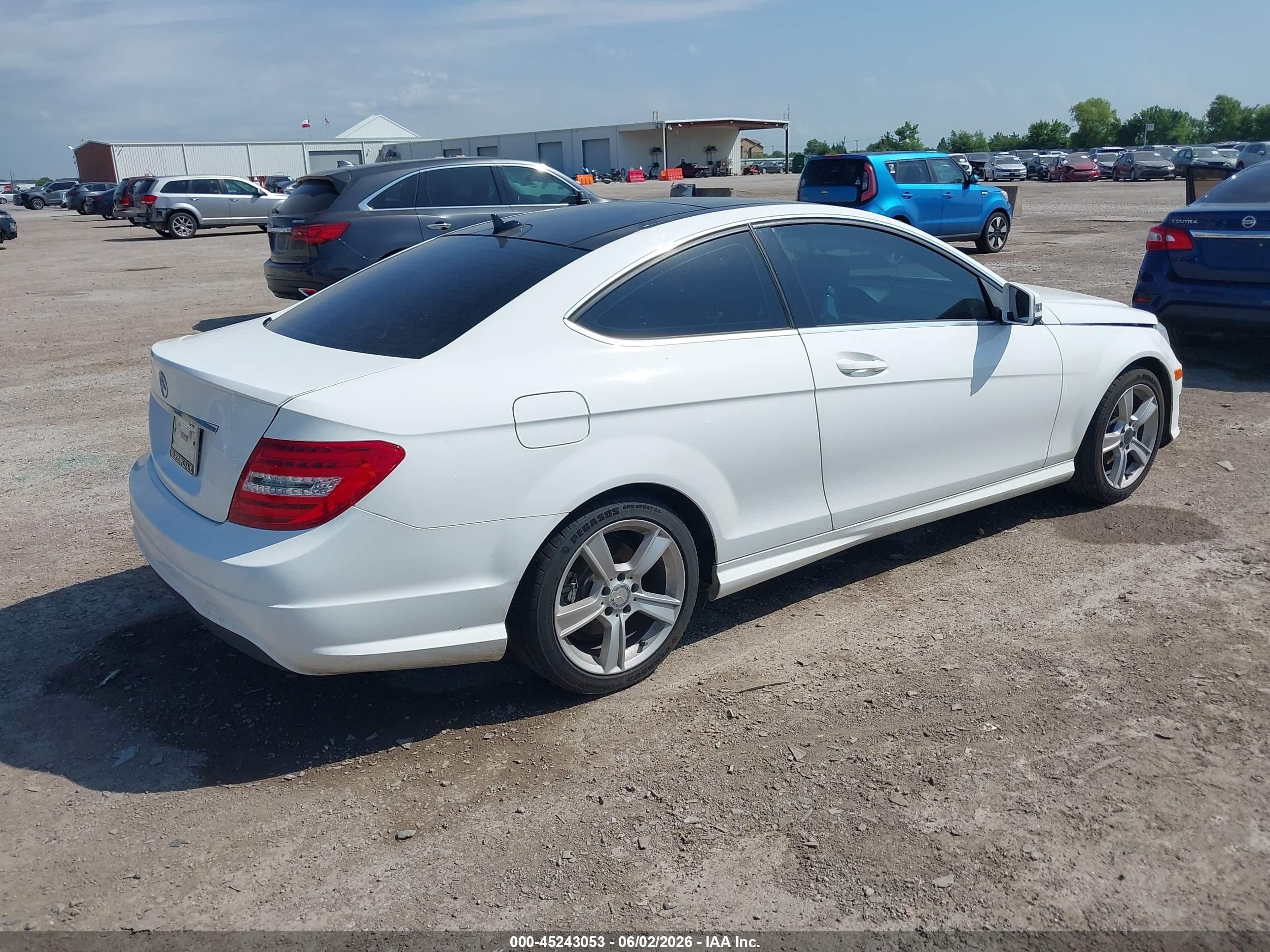 2013 Mercedes-benz C 250   White vin: WDDGJ4HB9DG061679