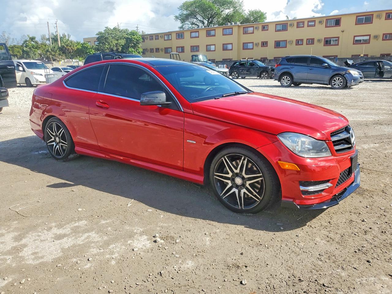 2014 Mercedes-benz C 250 Red vin: WDDGJ4HB9EG265805
