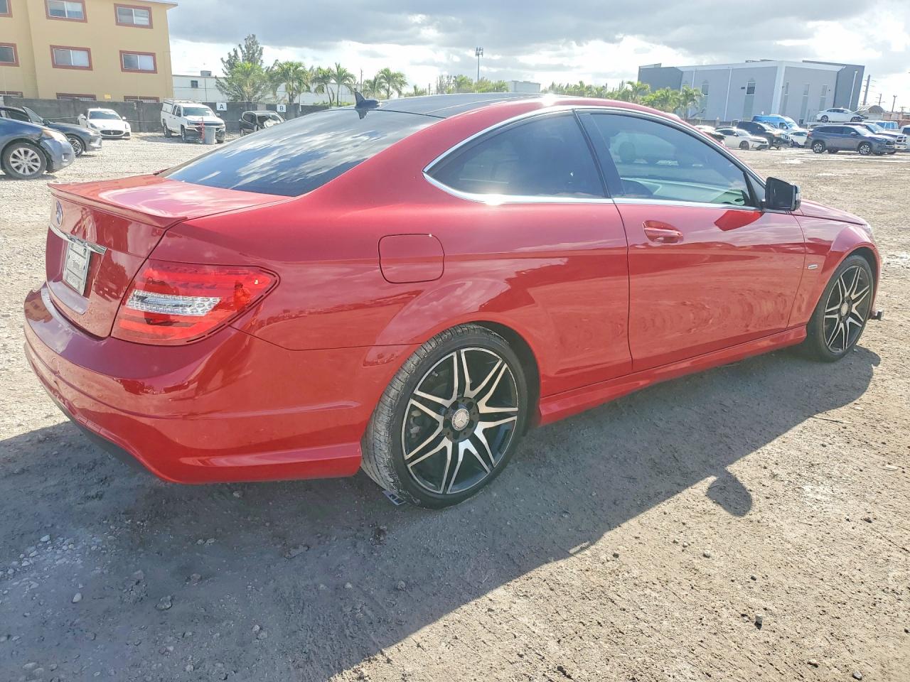 2014 Mercedes-benz C 250 Red vin: WDDGJ4HB9EG265805